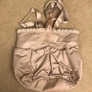 Lululemon gym bag super cute